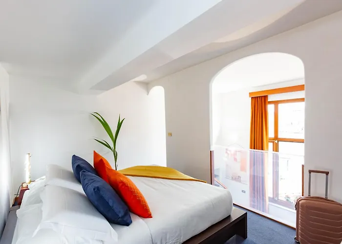Spanish Steps Luxury דירה *