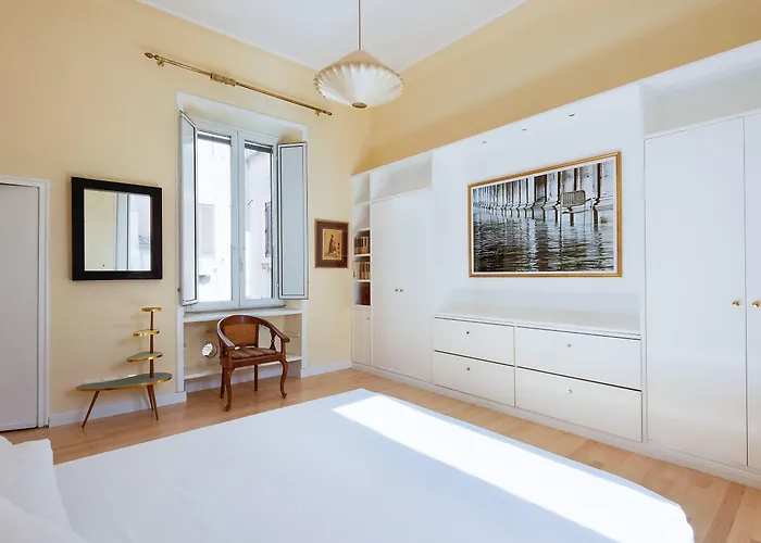Spanish Steps Luxury דירה