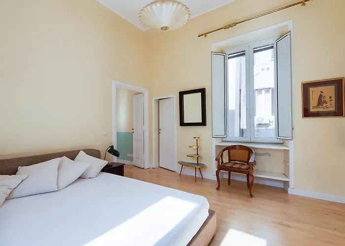 Spanish Steps Luxury דירה