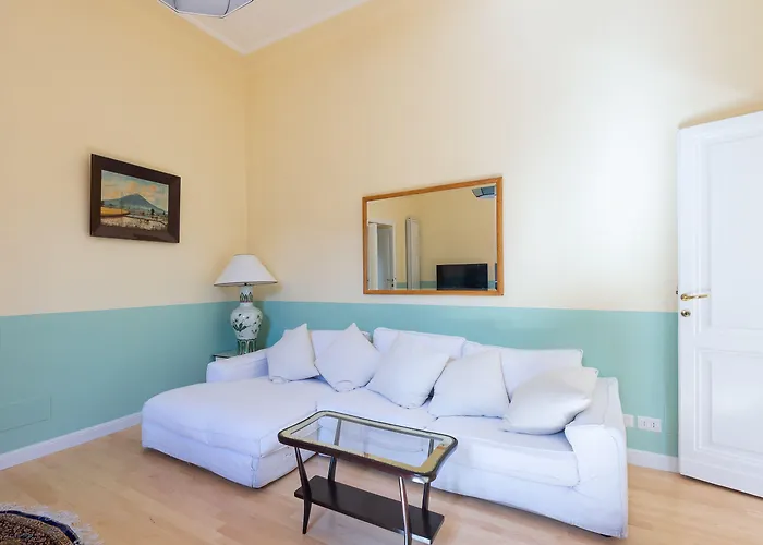 Spanish Steps Luxury דירה *