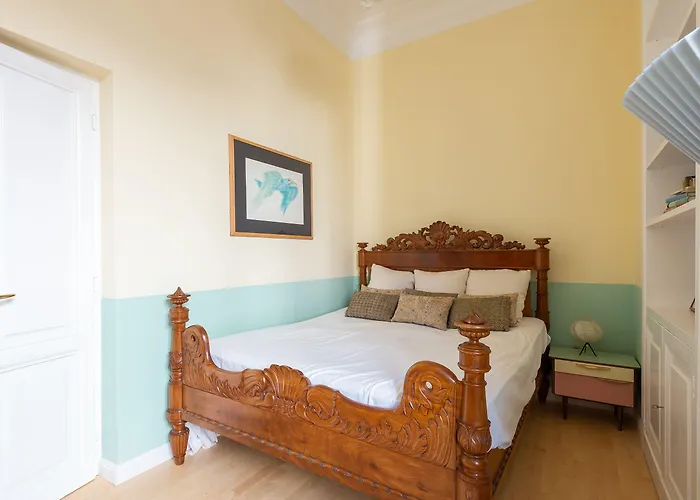 Spanish Steps Luxury דירה